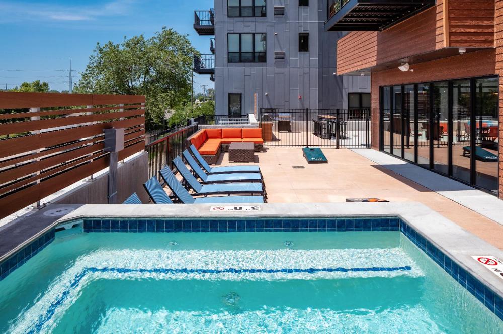 2 BR Dwntwn Apt with Hot Tub